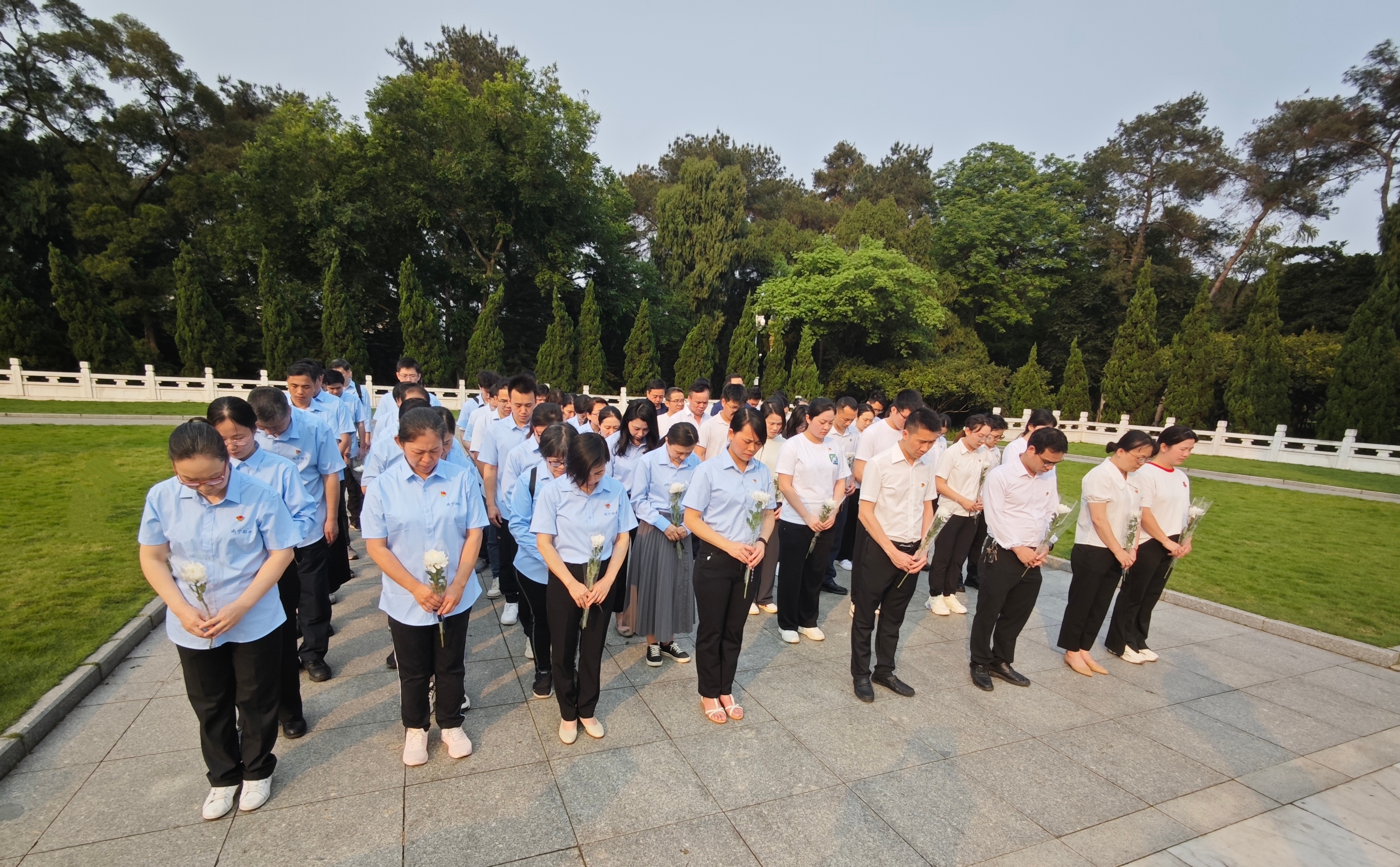 市排水公司黨總支、南寧建康環(huán)保公司黨支部 聯(lián)合開展“學(xué)黨史憶英烈 祭忠魂守初心” 主題黨日活動(dòng)